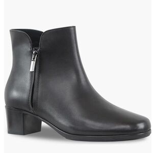 Munro Landyn Bootie Size 9.5N New